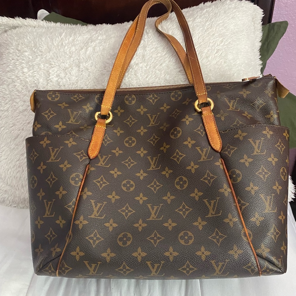 Authentic Louis Vuitton Totally MM Monogram